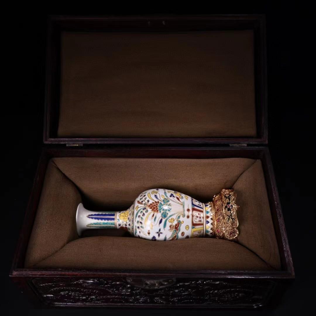 中国古美術・旧蔵粉彩陶磁器の花瓶・純銀の花飾り台座・置物・純手描き