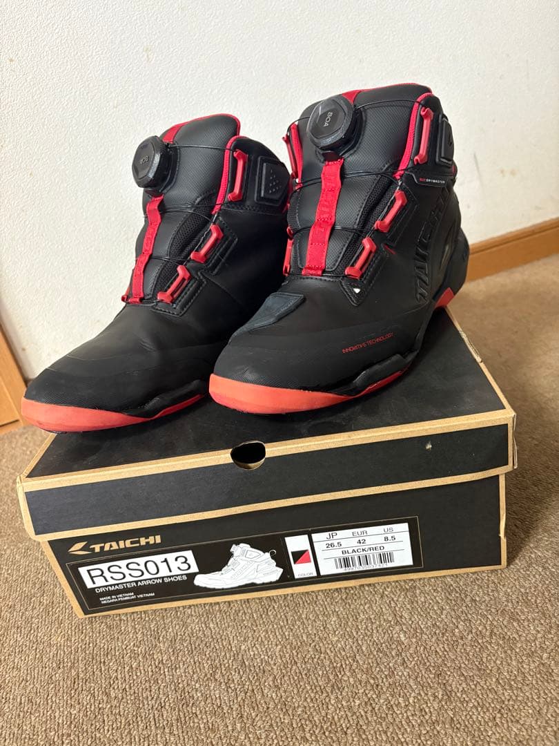 TAICHI RSS013 バイク用靴 ブラック/レッド　26.5cm