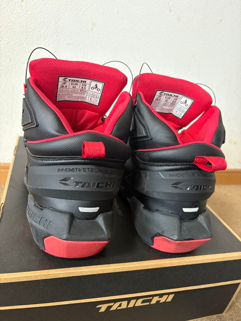 TAICHI RSS013 バイク用靴 ブラック/レッド　26.5cm