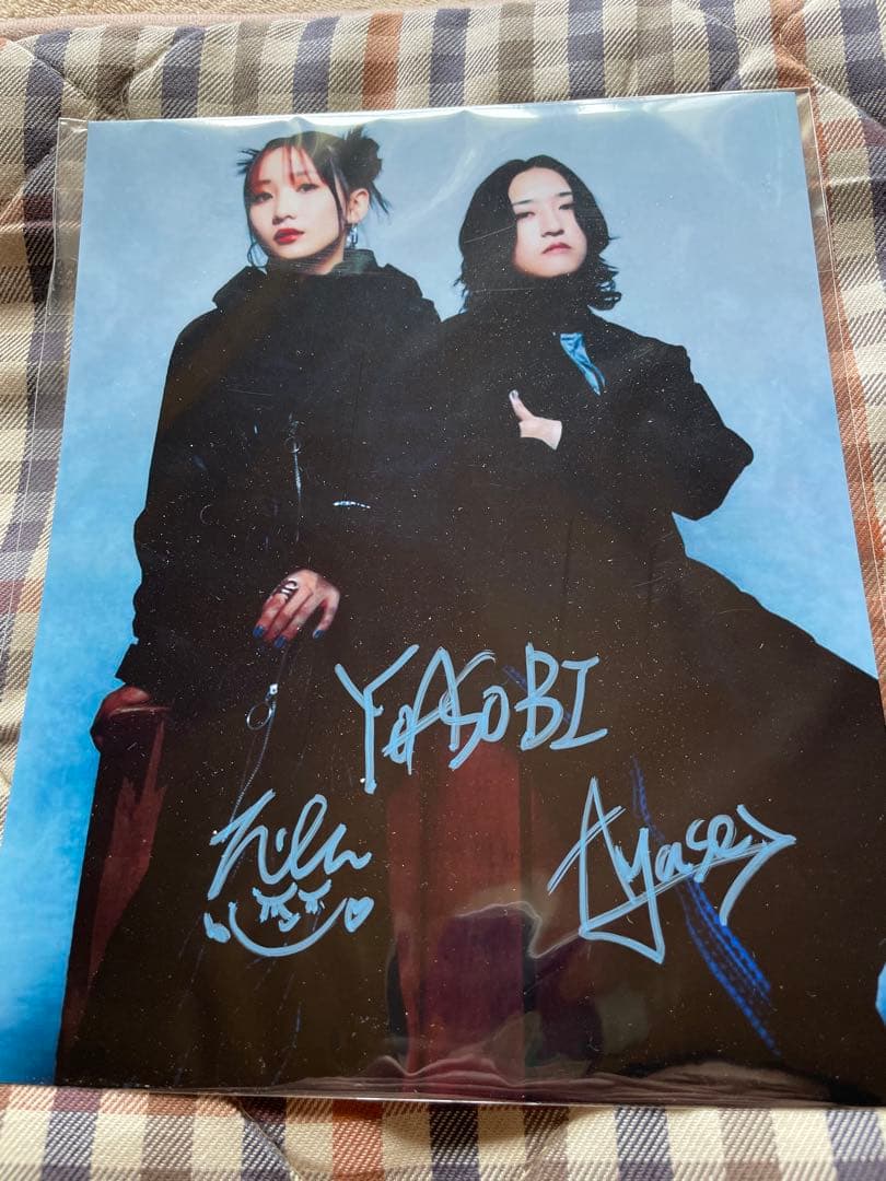 YOASOBI 直筆サイン入り写真 証明書付き - メルカリ