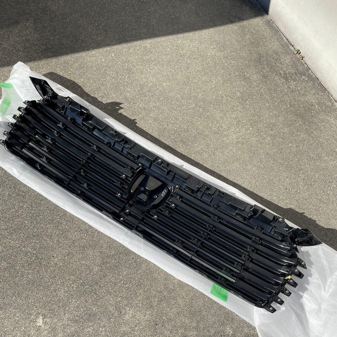 HONDAヴェゼル【フロントグリル黒】e:HEV Z後期型VEZEL - メルカリ