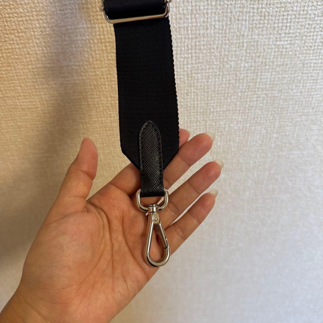 ずんだ餅様専用PRADA Re-Edition 2005 Re-Nylon - メルカリ