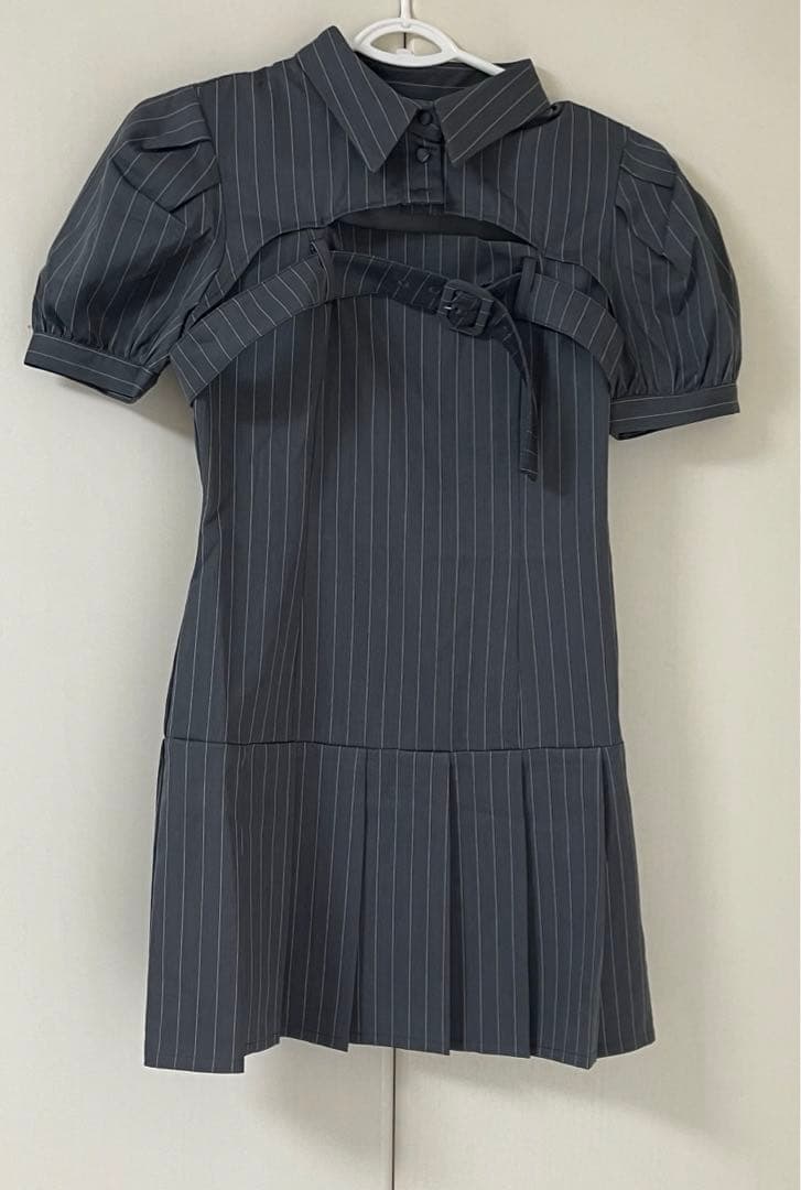 pium ピウム ベルトストライプワンピース チャコール - メルカリ