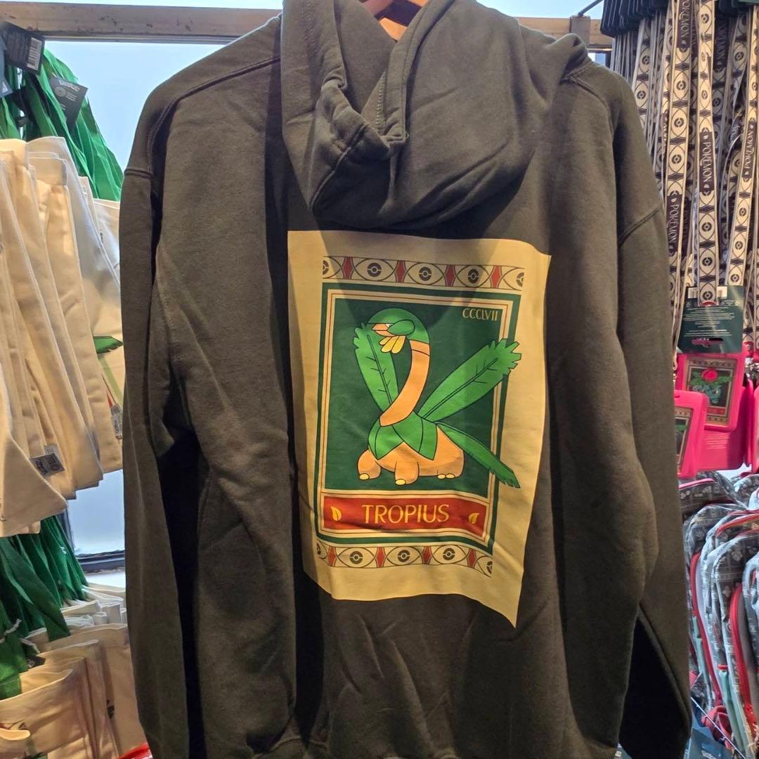 ポケモン ロンドン自然史博物館　トロピウス　パーカー　L ポケモン×ロンドン自然史博物館、限定ポップアップショップ