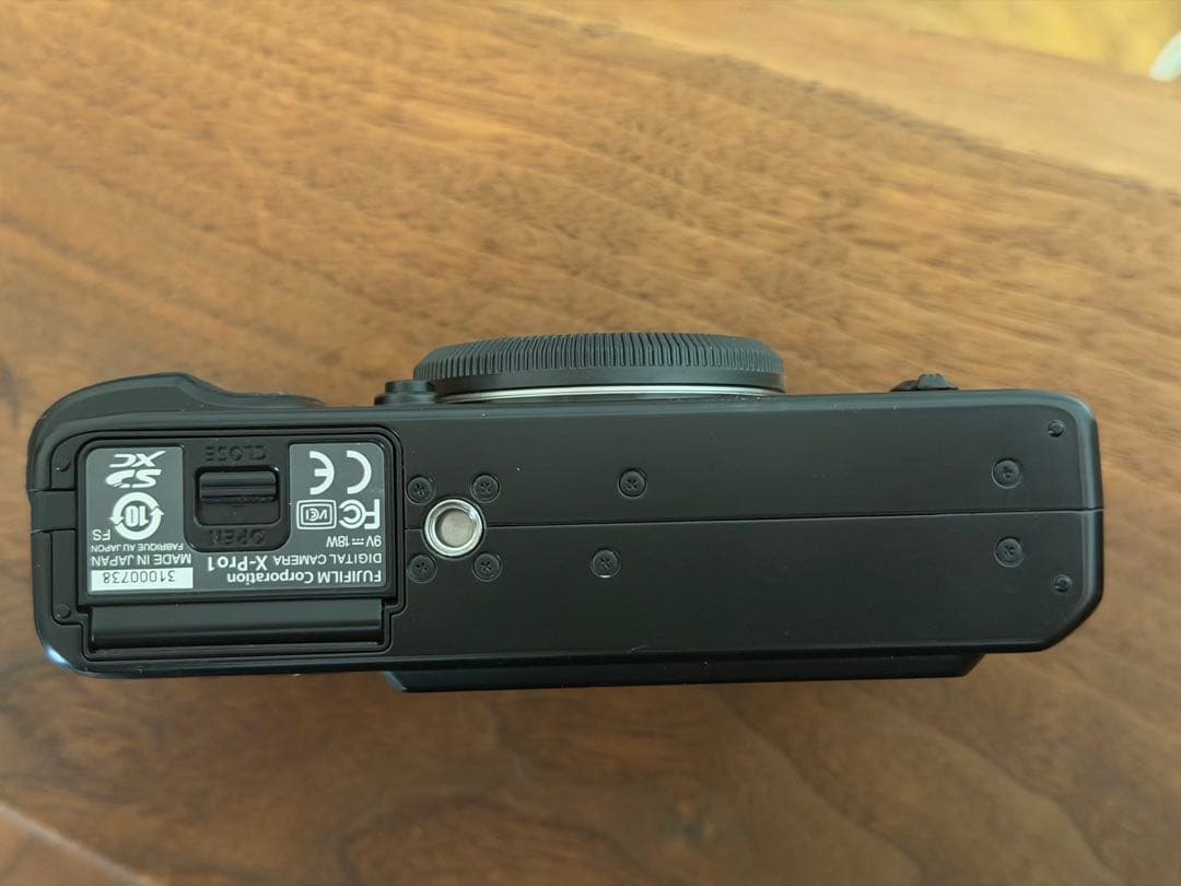 富士フィルム X-Pro1 ミラーレスデジタルカメラ グリップ縦吊り改造