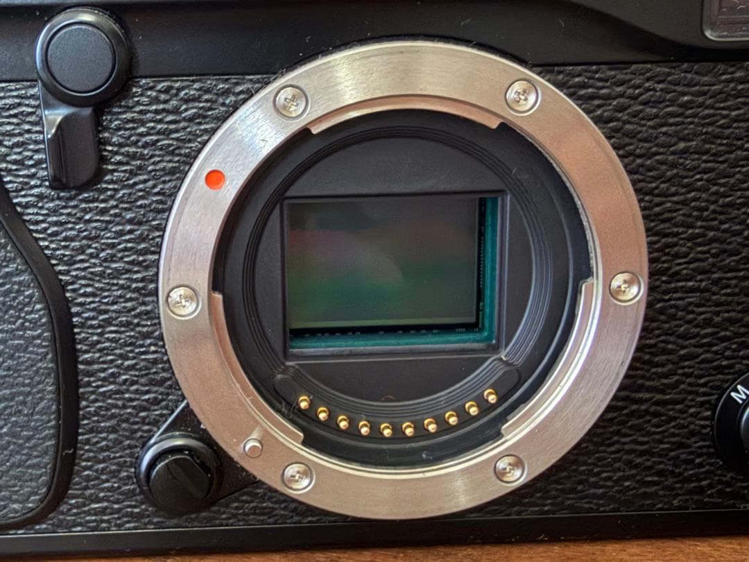 富士フィルム X-Pro1 ミラーレスデジタルカメラ グリップ縦吊り改造