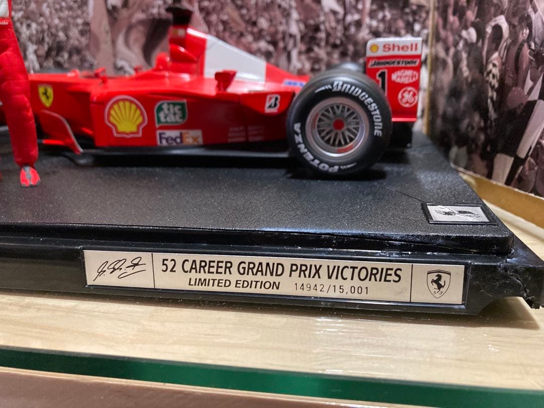 Ferrari F-2001 1:18 •'シューマッハ 通算52回のGP優勝」 - メルカリ