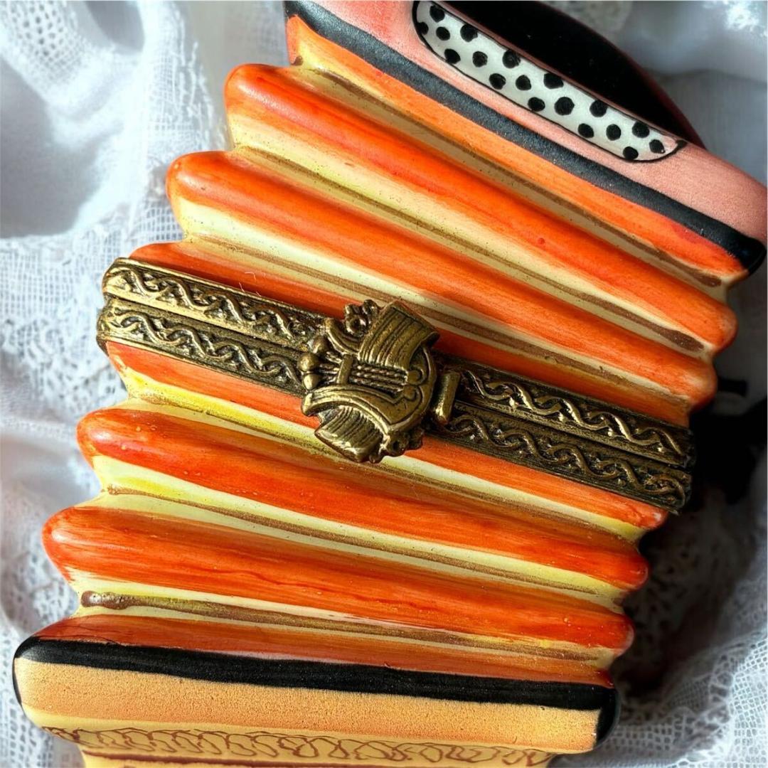 心弾むアコーディオン】リモージュボックス 希少モチーフ 小物入れ