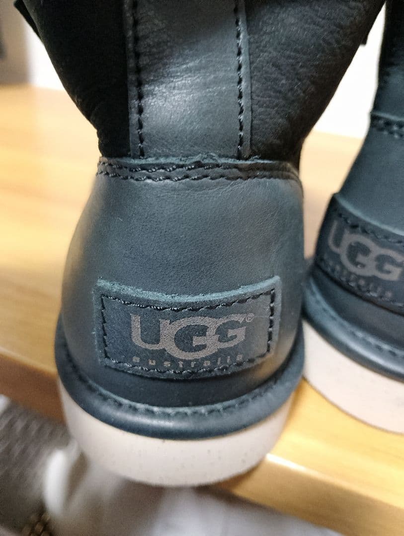 新品未使用】uggアグ ムートンレザー ミッドカットブーツ 24cm 黒レザー
