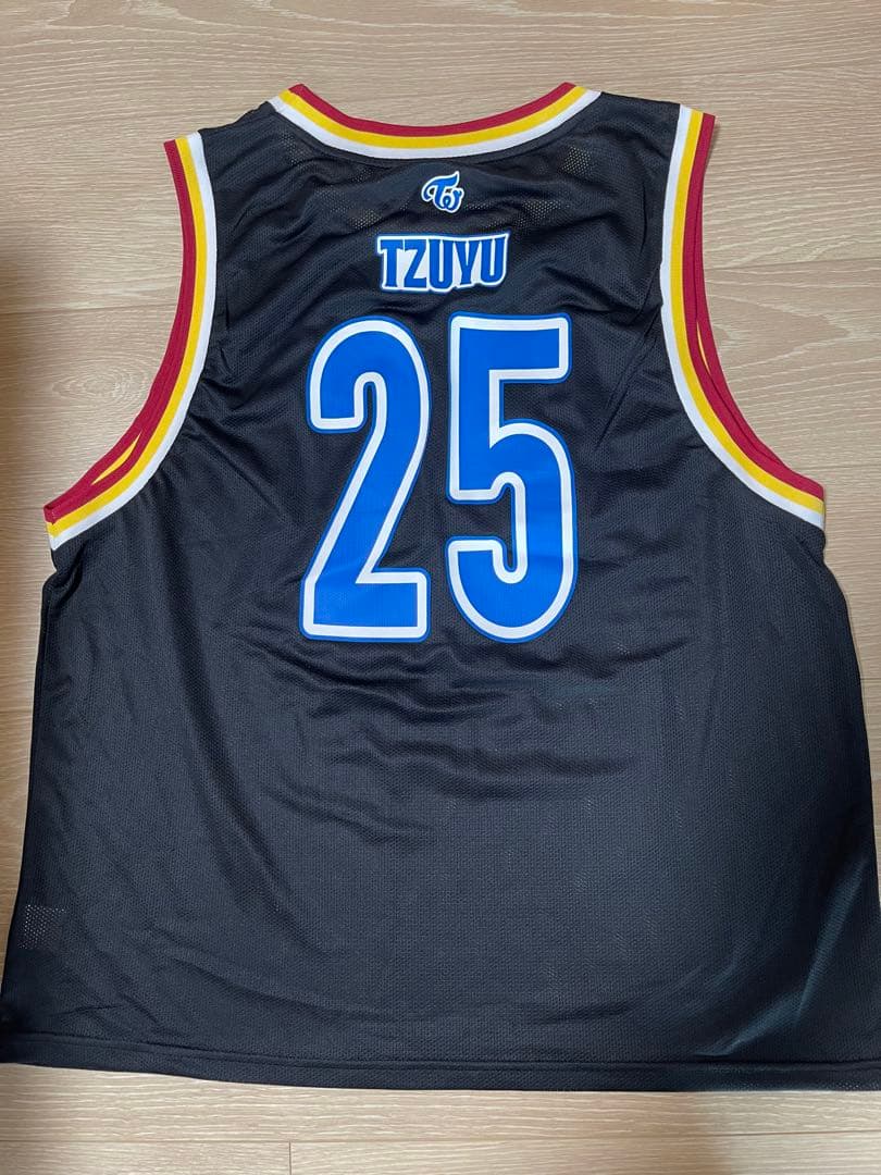 TWICE TZUYU ユニフォーム 商品詳細ページ | ONCE JAPAN OFFICIAL SHOP | ユニフォームシャツ