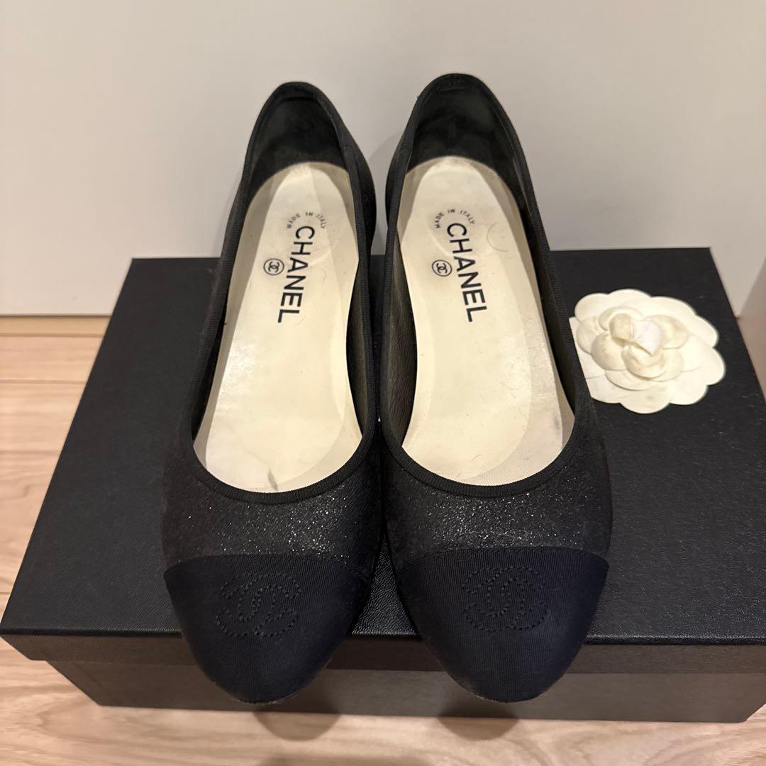 CHANEL ブラック フラットシューズ - メルカリ