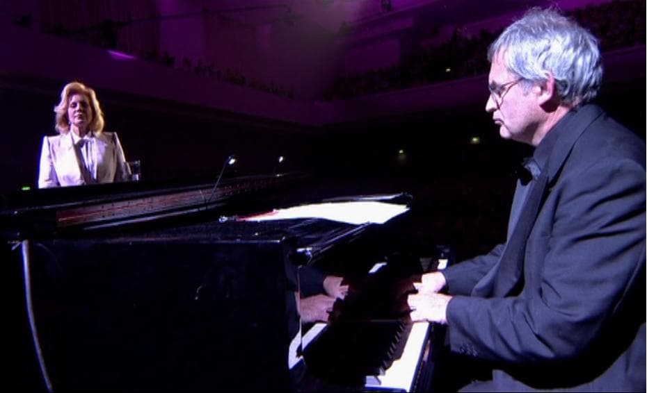 シルヴィ・バルタン50周年記念コンサートDVD-7P『Live A La Sal - メルカリ