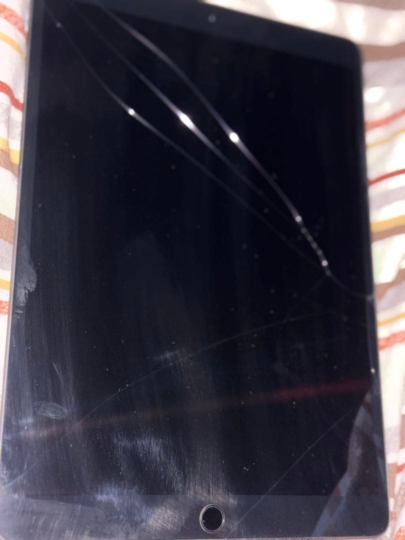 iPad Air 3 Wi-Fi 本体 ひび割れあり Apple iPad Air 13インチ Wi-Fi 128GB 2025年春モデル MCNH4J/A
