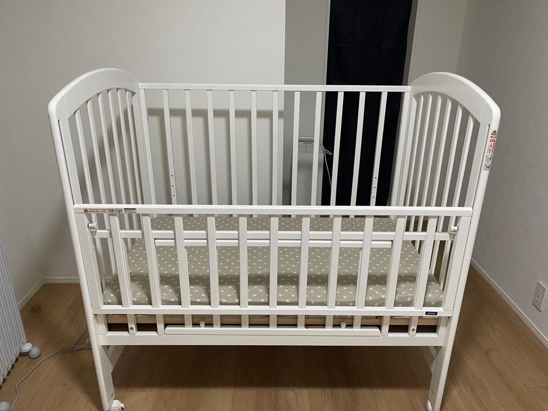 katoji カトージ　ベビーベッド　ハイポジション 折りたたみ ハイポジション ベビーベッド【国産】床板の高さが66cmでか