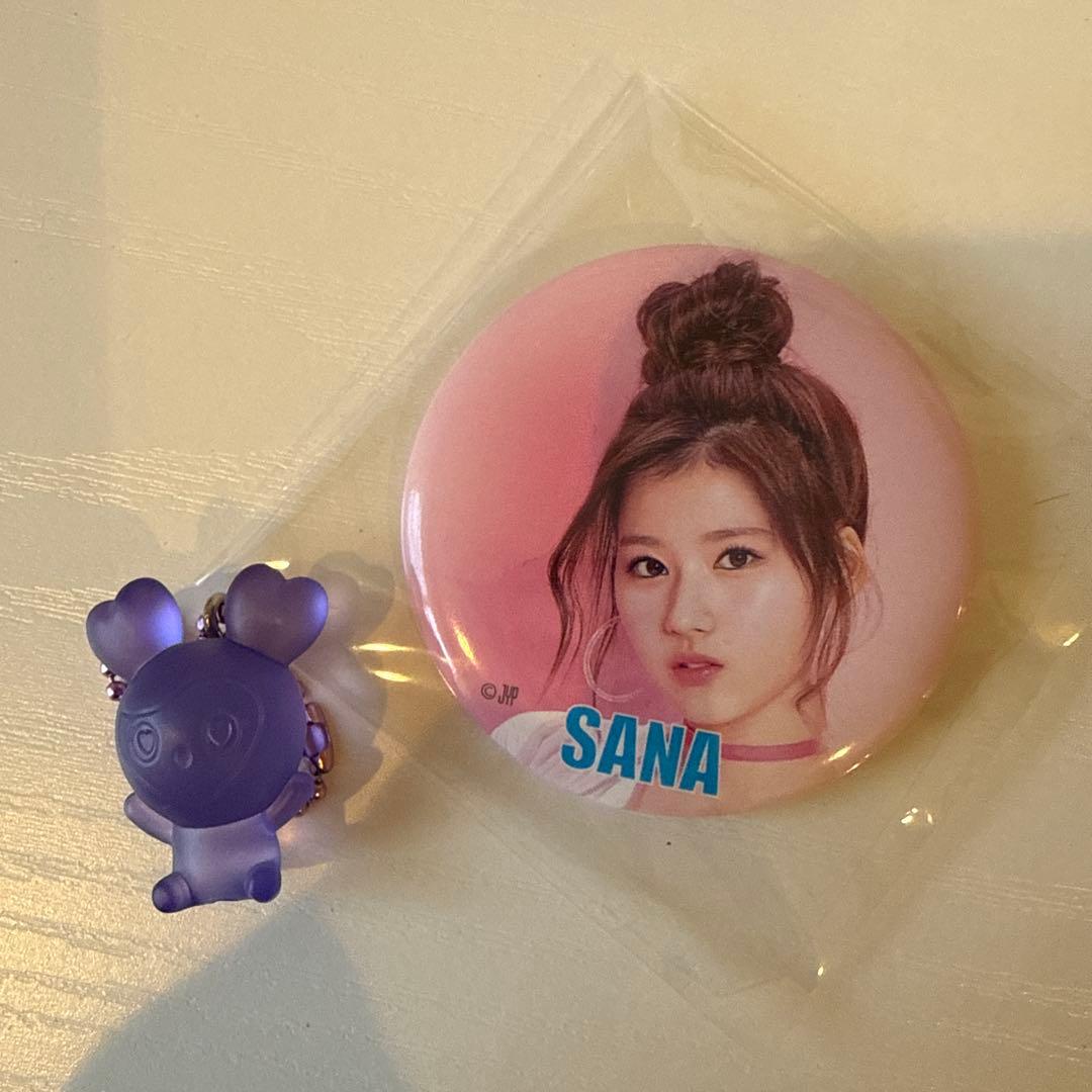 TWICE サナ 缶バッジ キーホルダー SAVELY まとめ売り - メルカリ