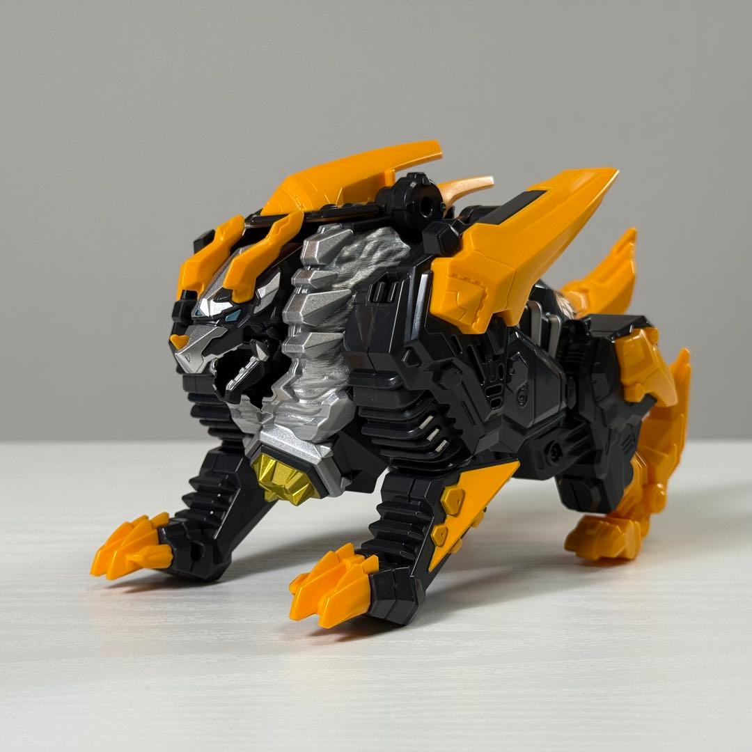 ウルトラマンオメガDXレキネス&トライガロンセット - メルカリ