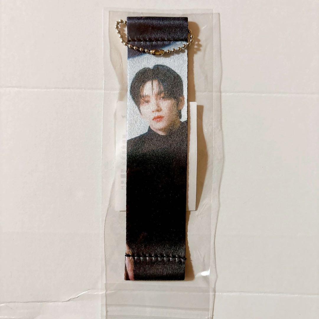 TXT 公式 ACT TOMORROW フラッグ キーホルダー スビン - メルカリ