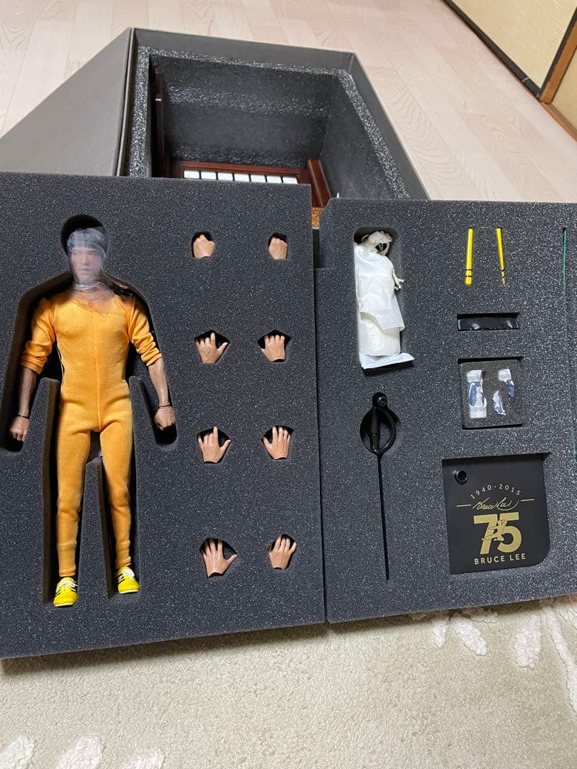 絶版希少！ブルースリー75周年 1/6 フィギュア エンターベイ 死亡遊戯