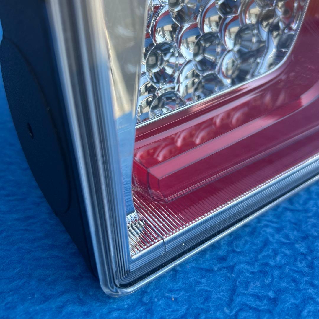 小糸LEDテールランプ 3連 新車外し 右のみ ノーマルターン - メルカリ