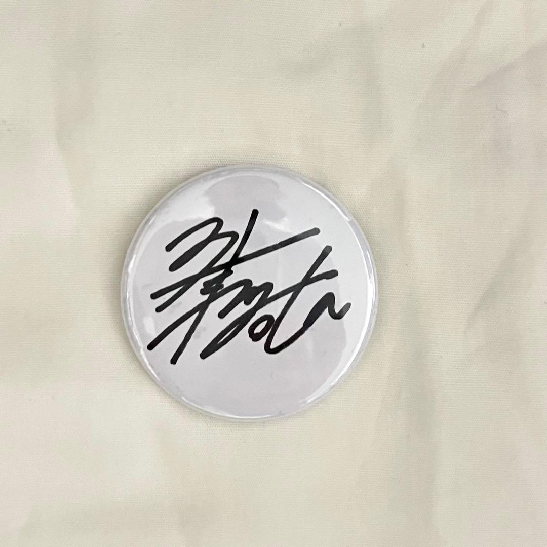 岩崎諒太 サイン入り缶バッジ - メルカリ