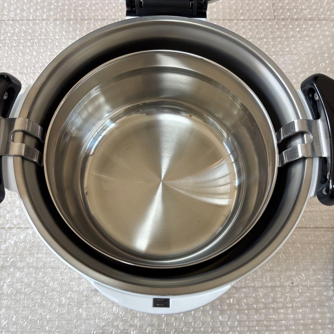 未使用品　サーモス KBK-3000 ホワイト　シャトルシェフ 3.0L