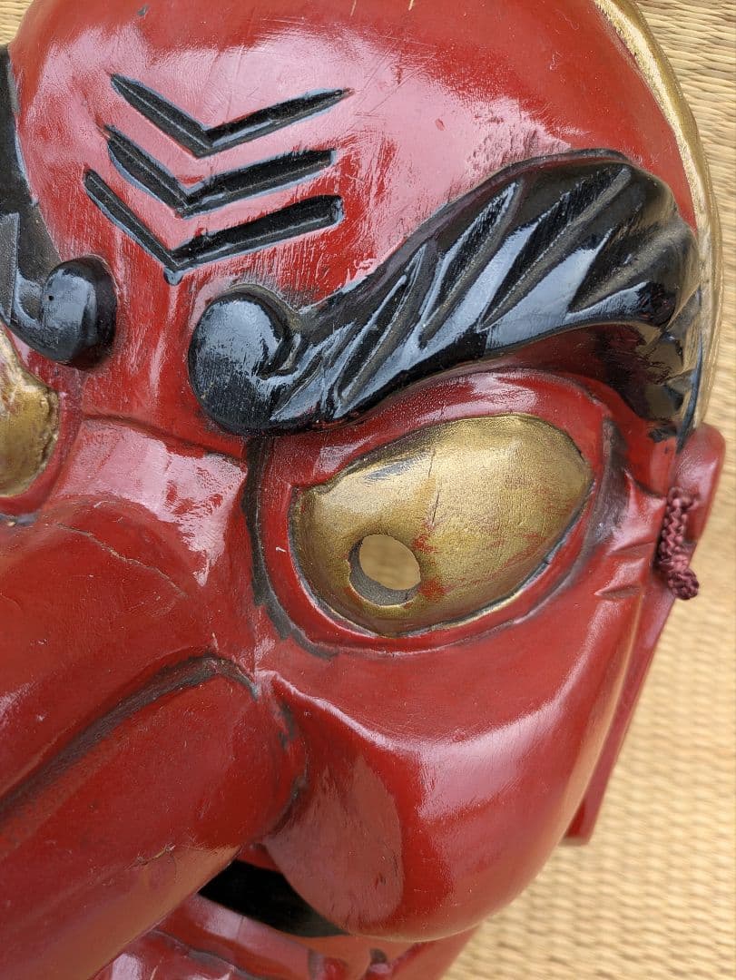 大迫力の天狗面 木製品 壁飾り 程度の良い中古品