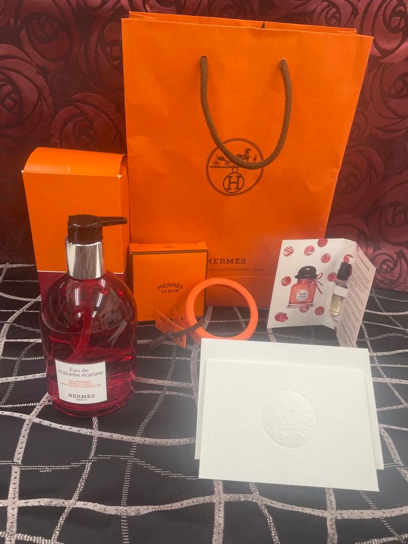 エルメスEau de rhubarbe éclatée ボディソープ 300ml Eau de rhubarbe ecarlate Hair and body shower gel - 6.76 fl.oz