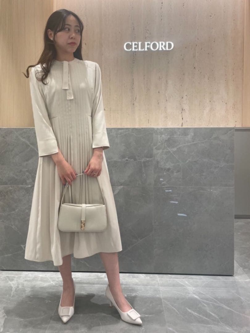 CELFORD ボウタイプリーツワンピース - メルカリ