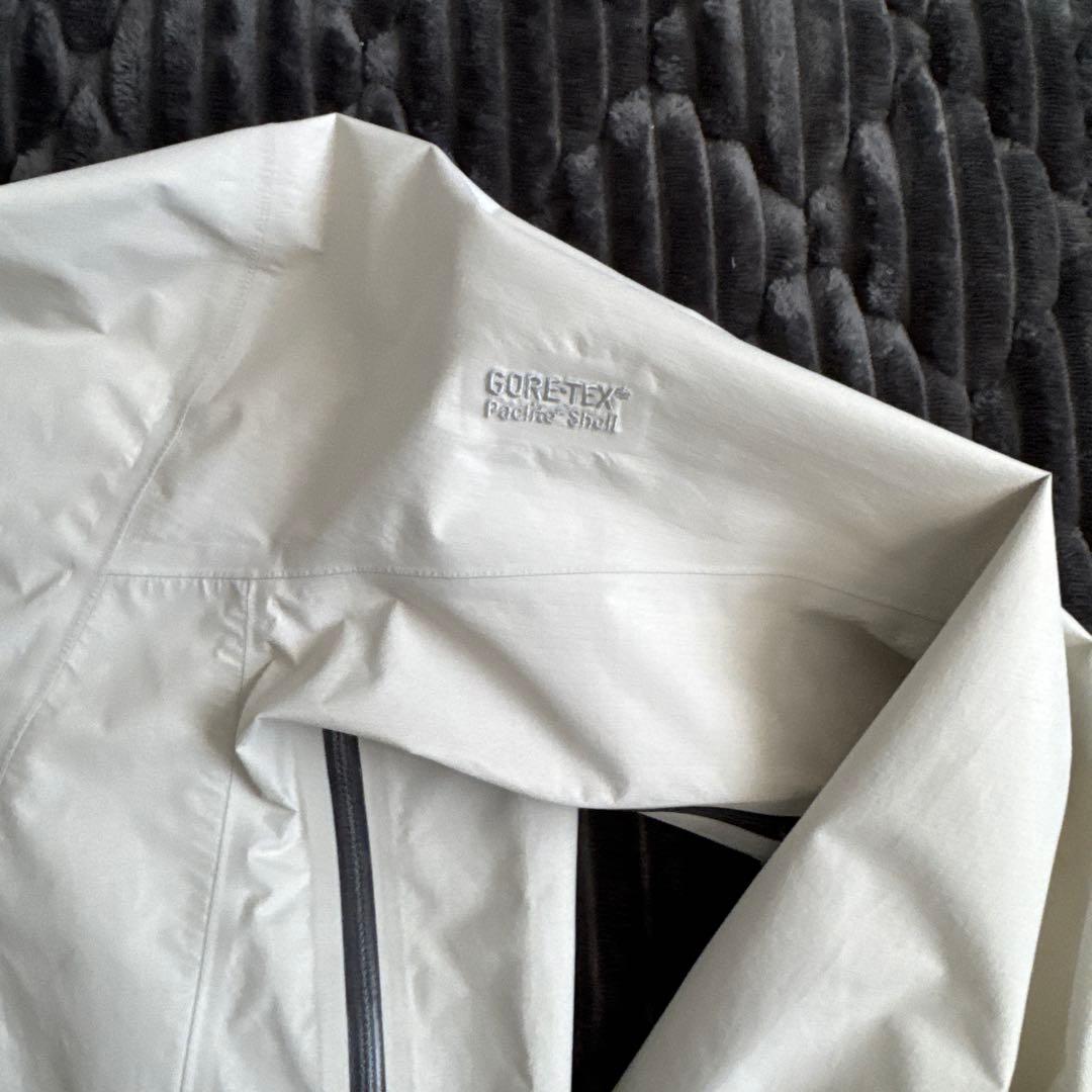 ARC'TERYX ホワイト プルオーバー ナイロンジャケット アノラック
