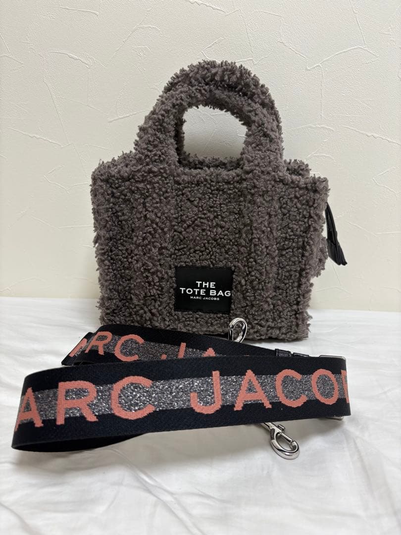 MARC JACOBS テディトート グレー MARC JACOBS（マークジェイコブス）の「THE TEDDY LARGE TOTE BAG/ザ