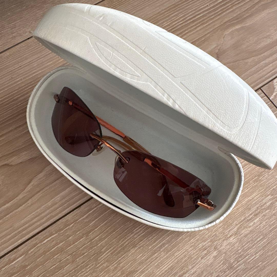 ブラウンオーバルサングラス ケース付き サングラス(ケース付き)（オフホワイト/ブラック/ブラウン