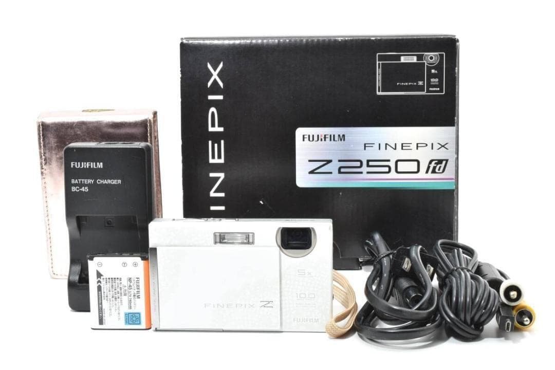 FUJIFILM FinePix Z250fd ホワイト ＃A354 富士フイルム、コンパクトデジカメ「FinePix Z250fd」と「FinePix