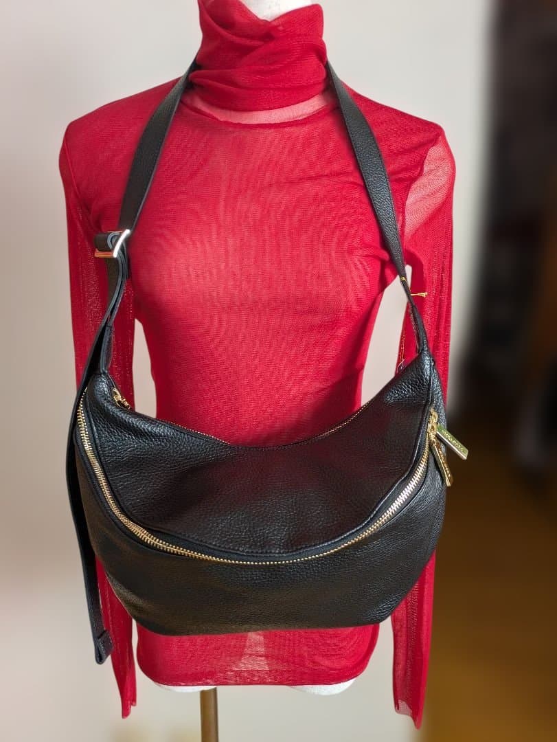 VIOLADOROのレザーボディバッグ VIOLAd'ORO（ヴィオラドーロ） 最大41%☆2/25限定 正規品 ボディバッグ