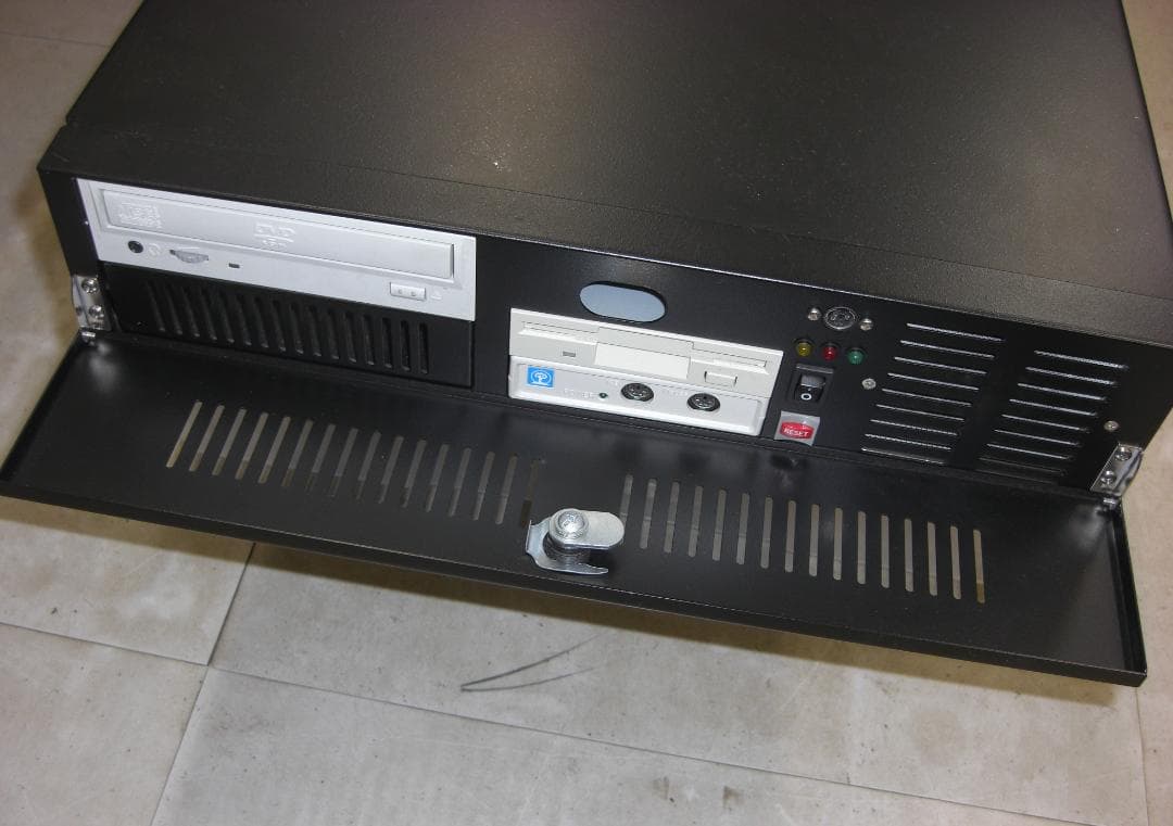 Windows2000 ラックマウント型 ラックマウント型産業用コンピュータ：製品：産業用コンピュータ