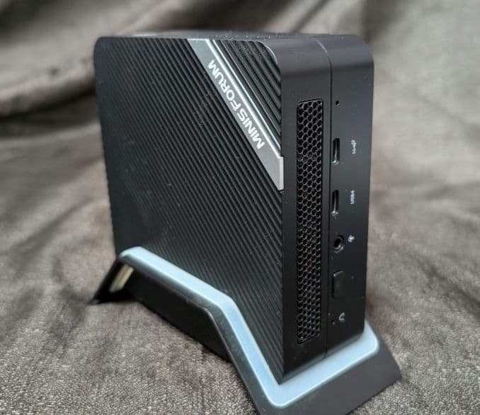 【美品】UM690 ryzen9 メモリ16GB SSD512GB 手のひらサイズながら3Dゲームも遊べる、AMD Ryzen 9 6900HX搭載 超