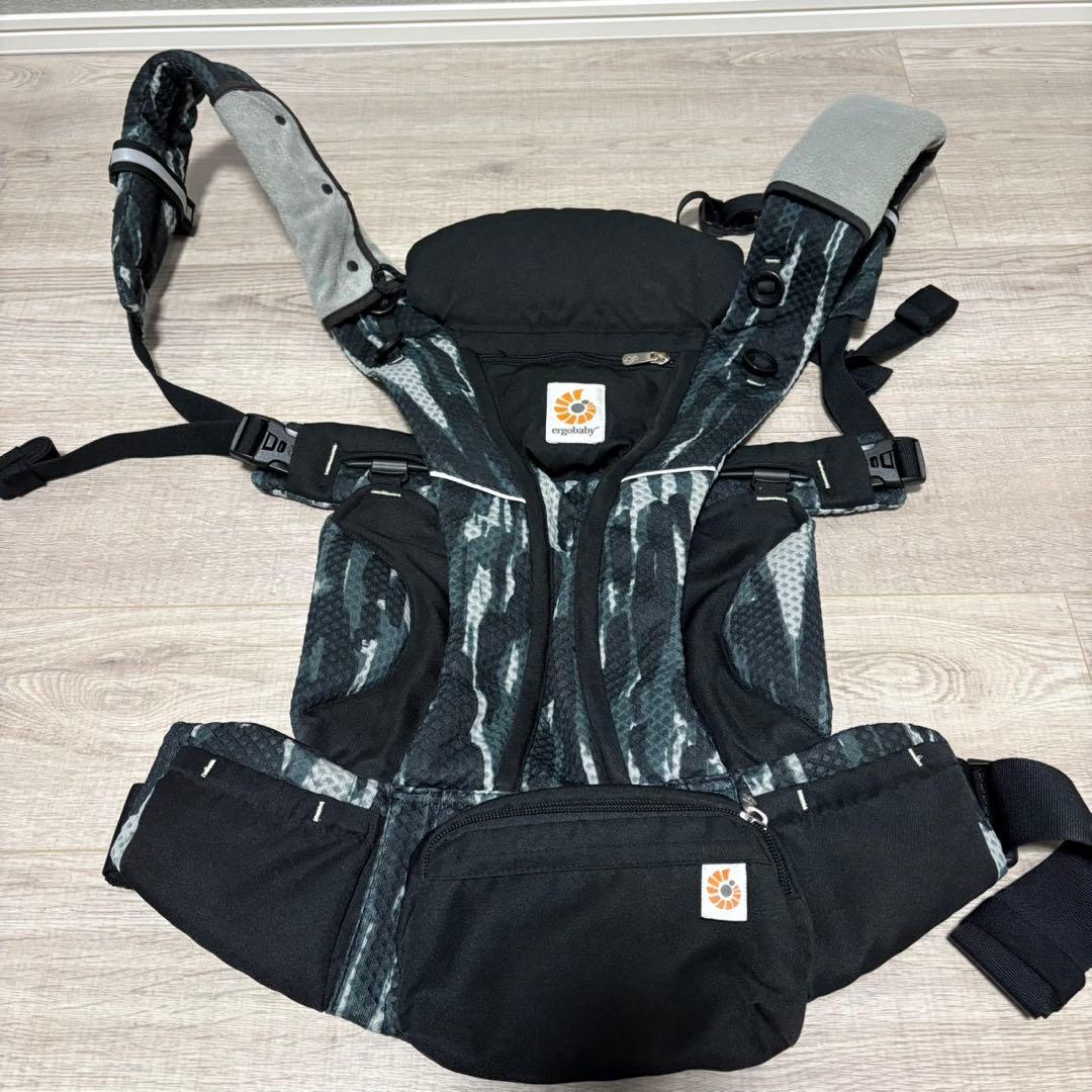 【美品】エルゴベビー　オムニブリーズ 抱っこ紐　ペイントブラック ergobaby（エルゴベビー） オムニ ブリーズ ペイントブラック ERGO