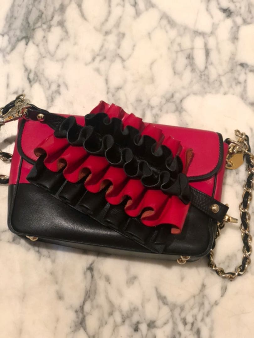 tortoago トルトアーゴ幻の3wayフリルバッグred x black