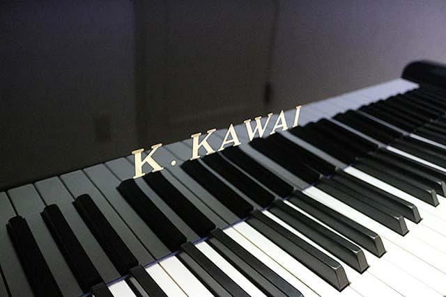 me様専用グランドピアノ ハンドマフラー付【カワイGM-1販売 一掃セール