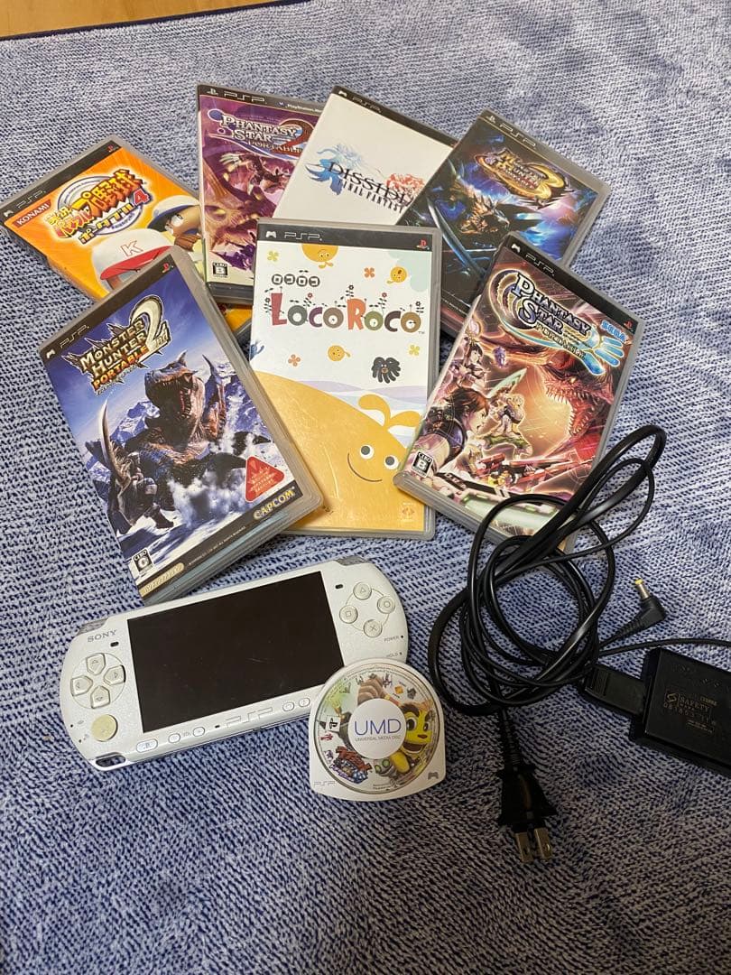 ⭐︎値下げ⭐︎〜PSP3000本体パールホワイト&カセットまとめ売り