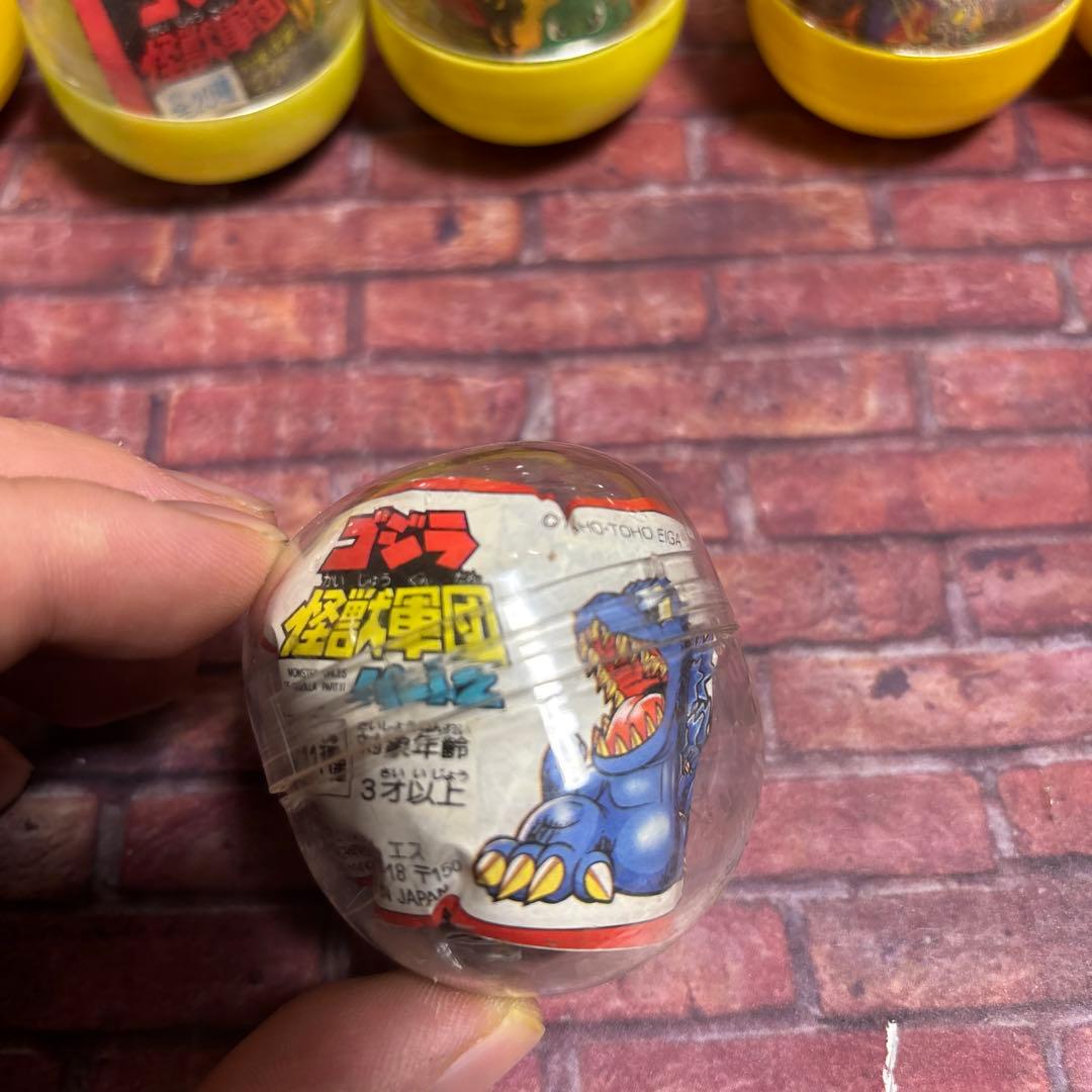 カ*君様 【当時モノ】ガシャポン ゴジラ カプセルトイ30個セット