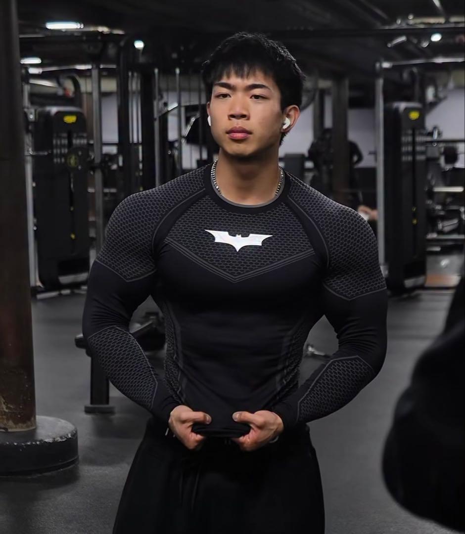  バットマン コンプレッション Mサイズ ブラック UNDER ARMOUR（アンダーアーマー） バットマン コンプレッションシャツ
