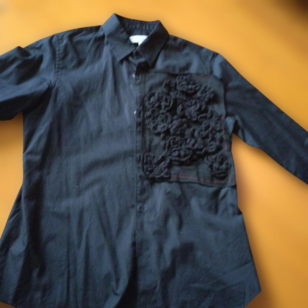 コムデギャルソンrobe 黒 長袖シャツ 胸にニットの花モチーフ ローブドシャンブル コムデギャルソンrobe de chambre COMME des