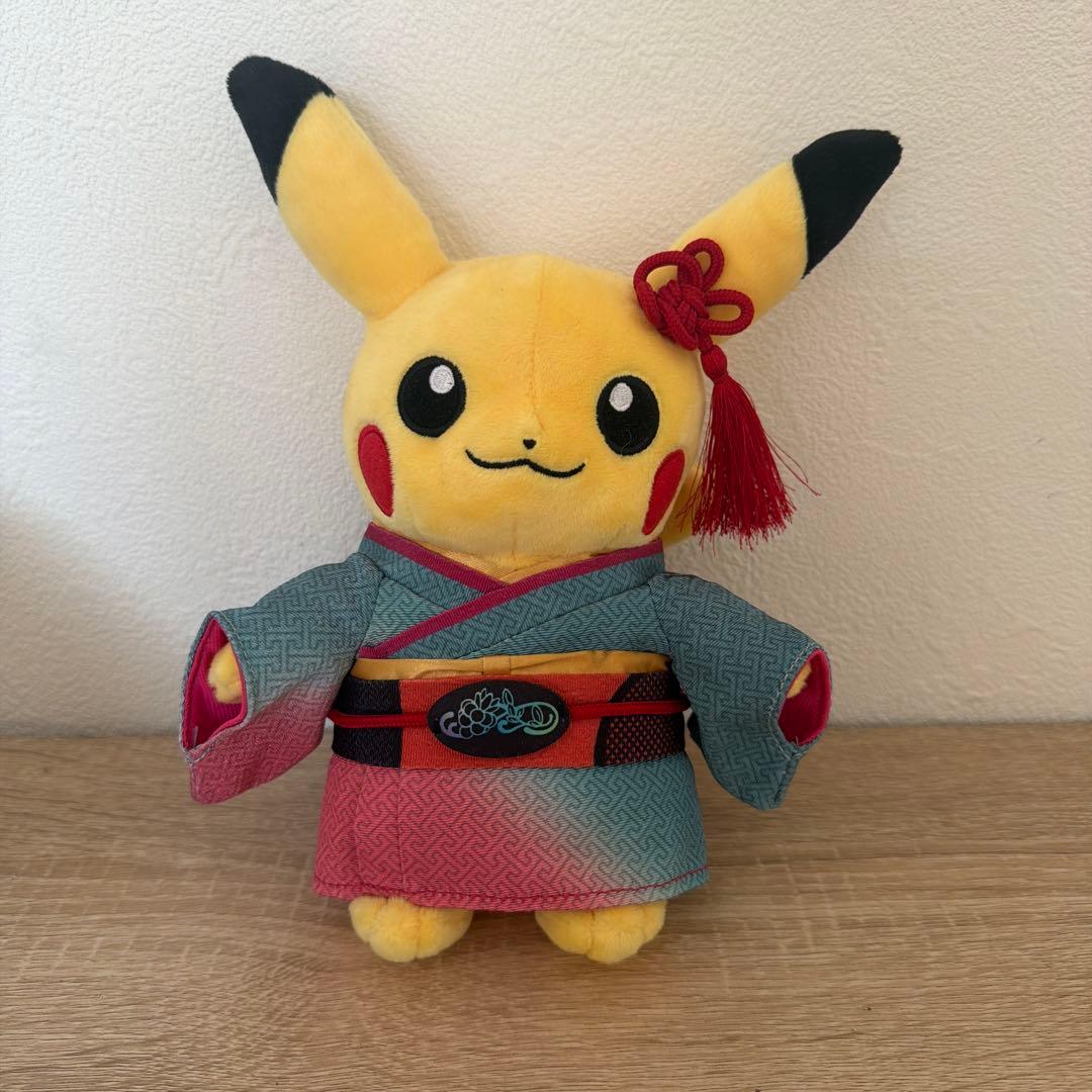 ポケモン工芸展 限定販売ピカチュウぬいぐるみ - メルカリ