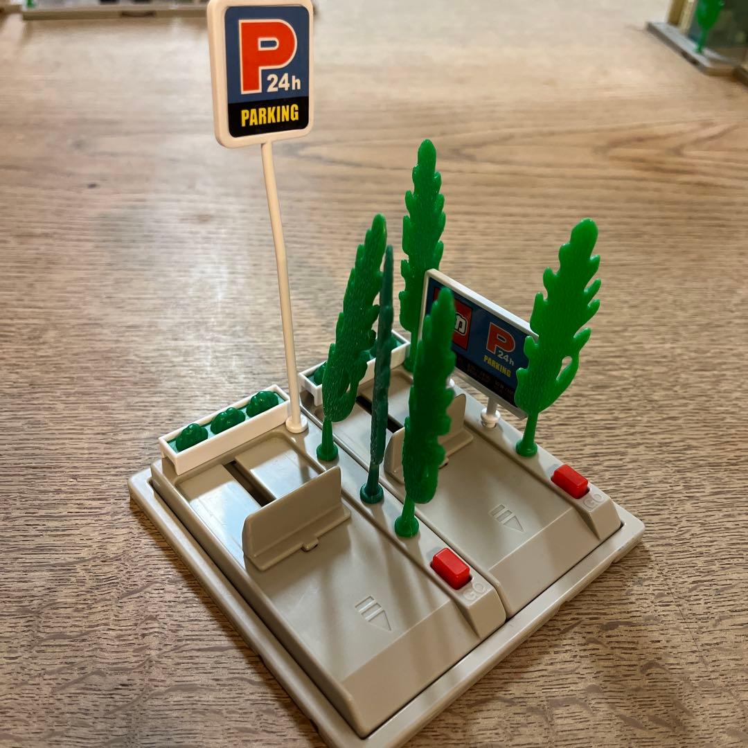 トミカタウン ガソリンスタンドJOMO トミカ建設カーサービス駐車場