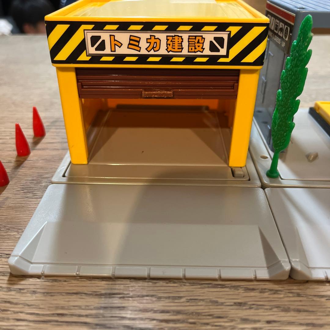 トミカタウン ガソリンスタンドJOMO トミカ建設カーサービス駐車場