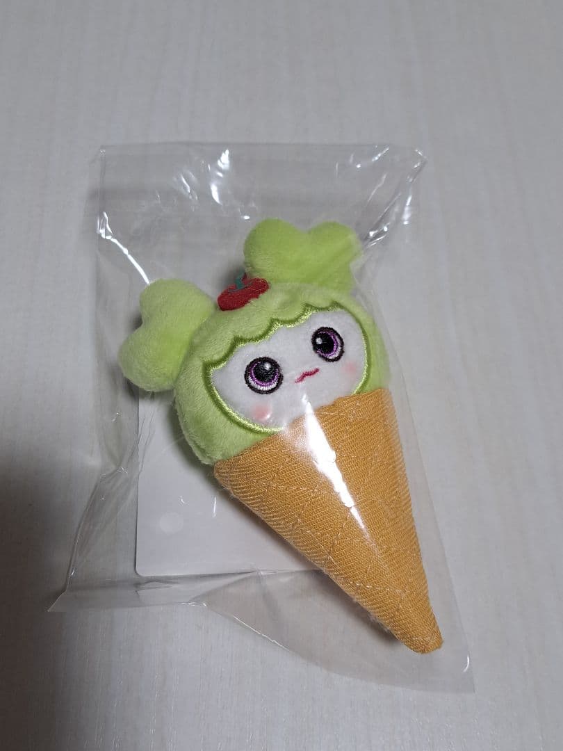 TWICE ジョンヨン アイスぬいぐるみバッジ - メルカリ