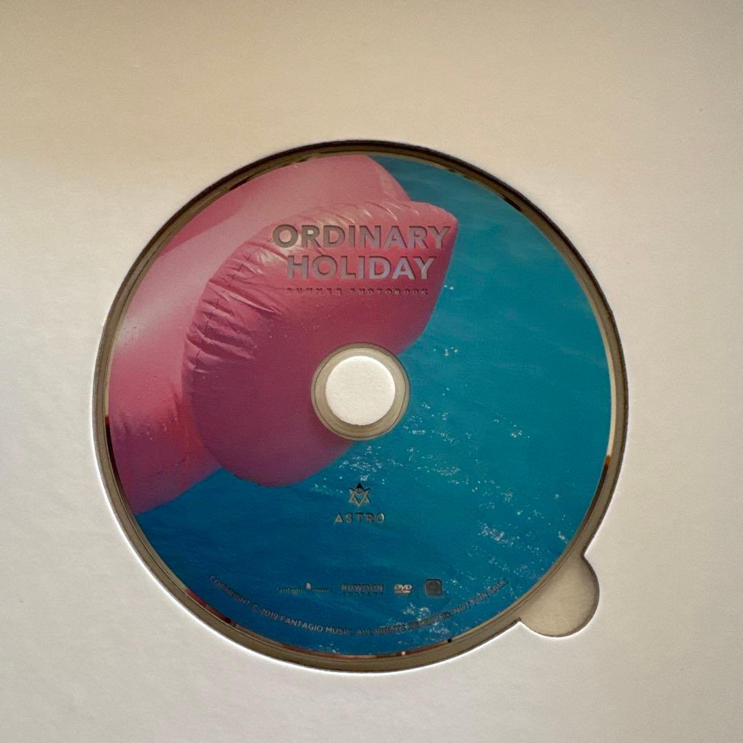 ASTRO公式グッズ　写真集　　　　ORDINARY HOLIDAY 美品