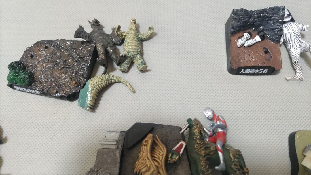 ウルトラ怪獣名鑑10体セット - メルカリ