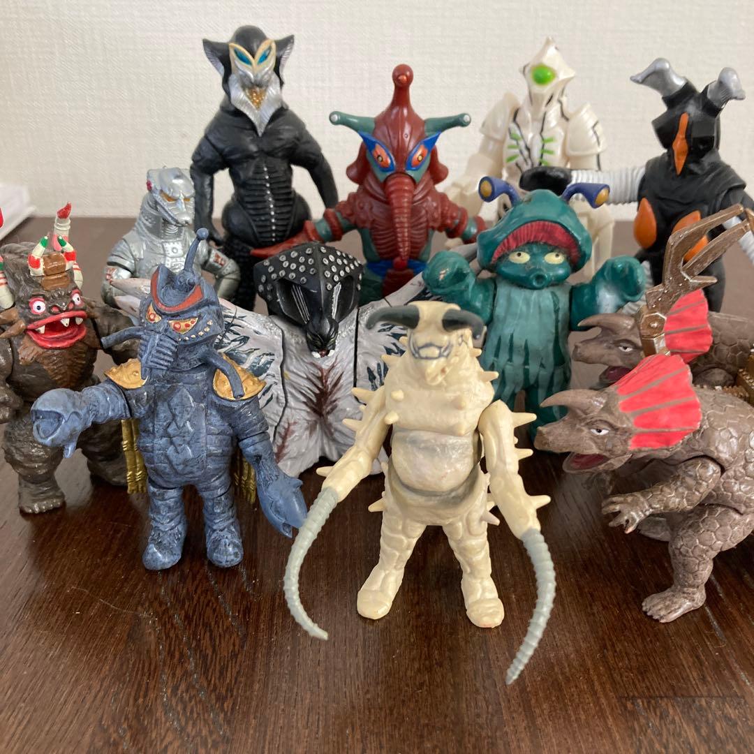 ウルトラマンシリーズ 怪獣フィギュア 13体セット - メルカリ