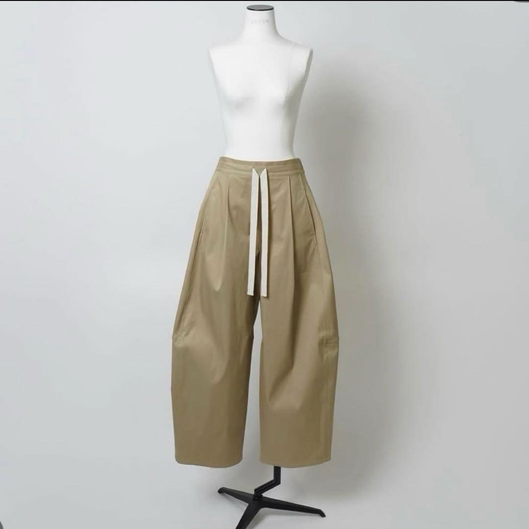 【新品未使用】lohenローヘン　チノパン　ベージュ ADAM ET ROPE'（アダムエロペ） チノパン 「撥水」ワンプリーツ